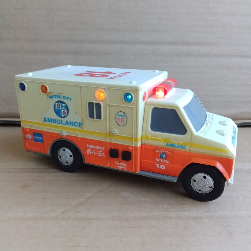 Vintage 1992 Toy Metro City Ambulance Rescue 18 Lights & Sounds FX